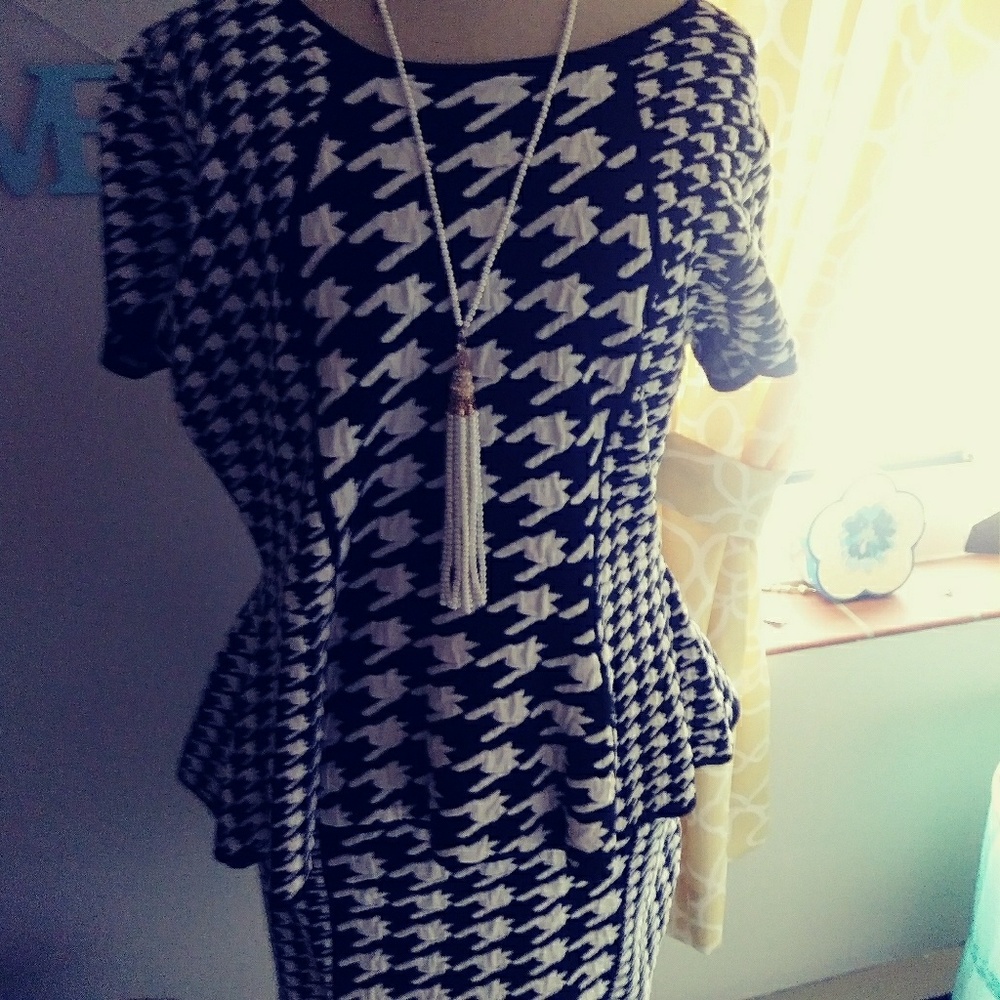 Skirt and blouse set.
